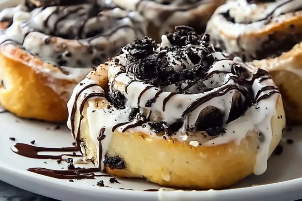 Oreo Stuffed Cinnamon Rolls 1