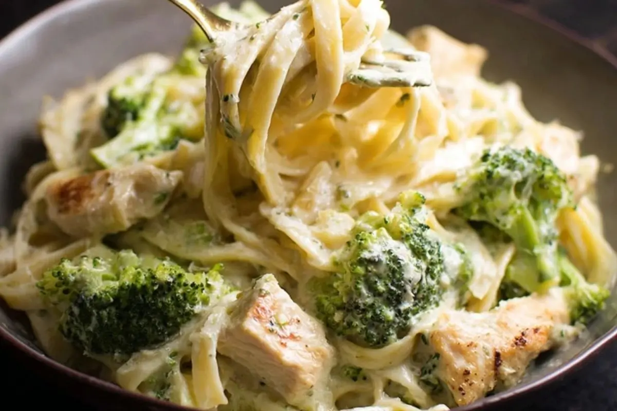 Crock Pot Chicken Alfredo with Broccoli